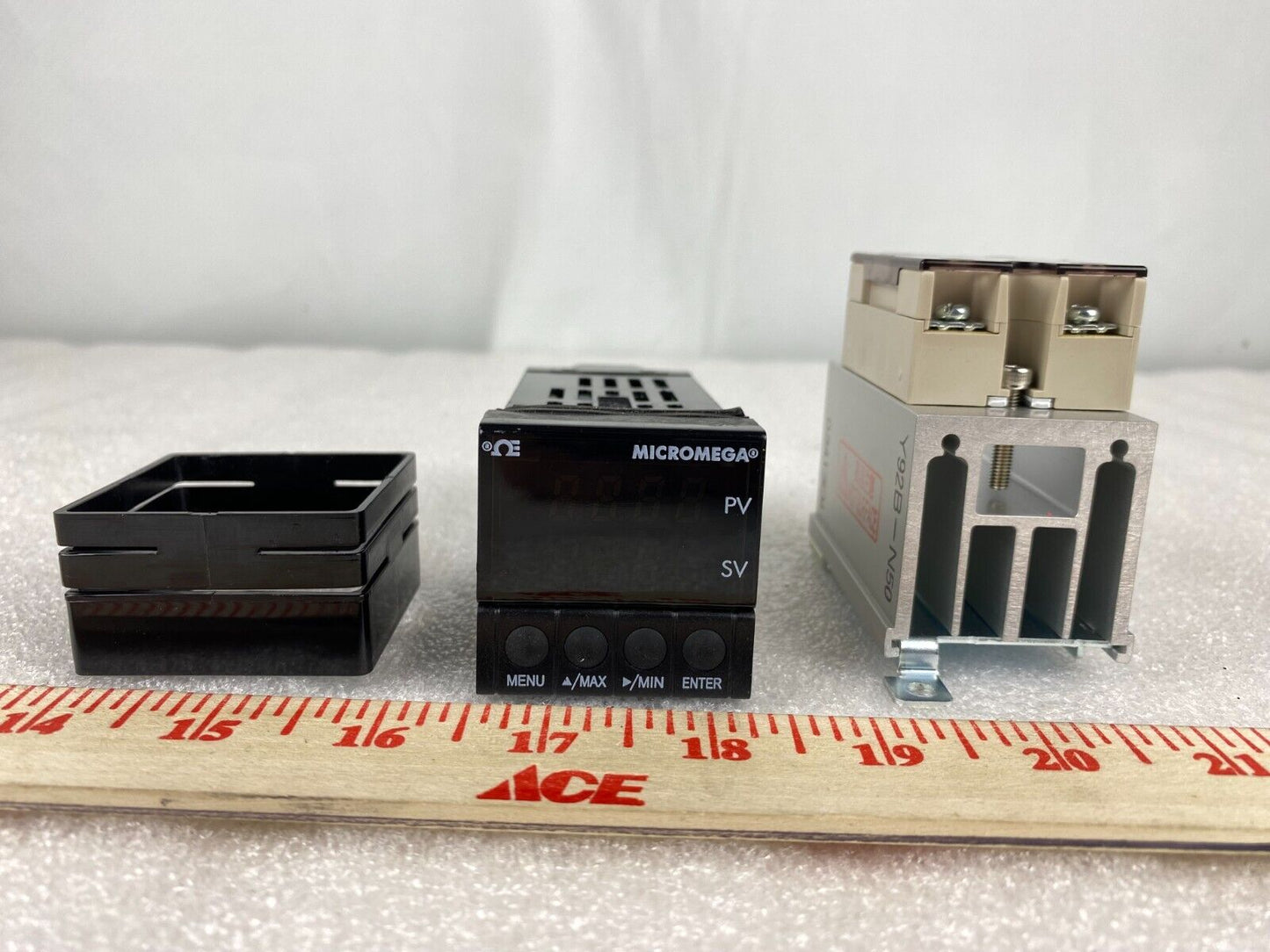 OMEGA ENGINEERING CN77344-C4 TEMPERATURE CONTROLLER W/ OMRON G3NA-210B 5-24VDC