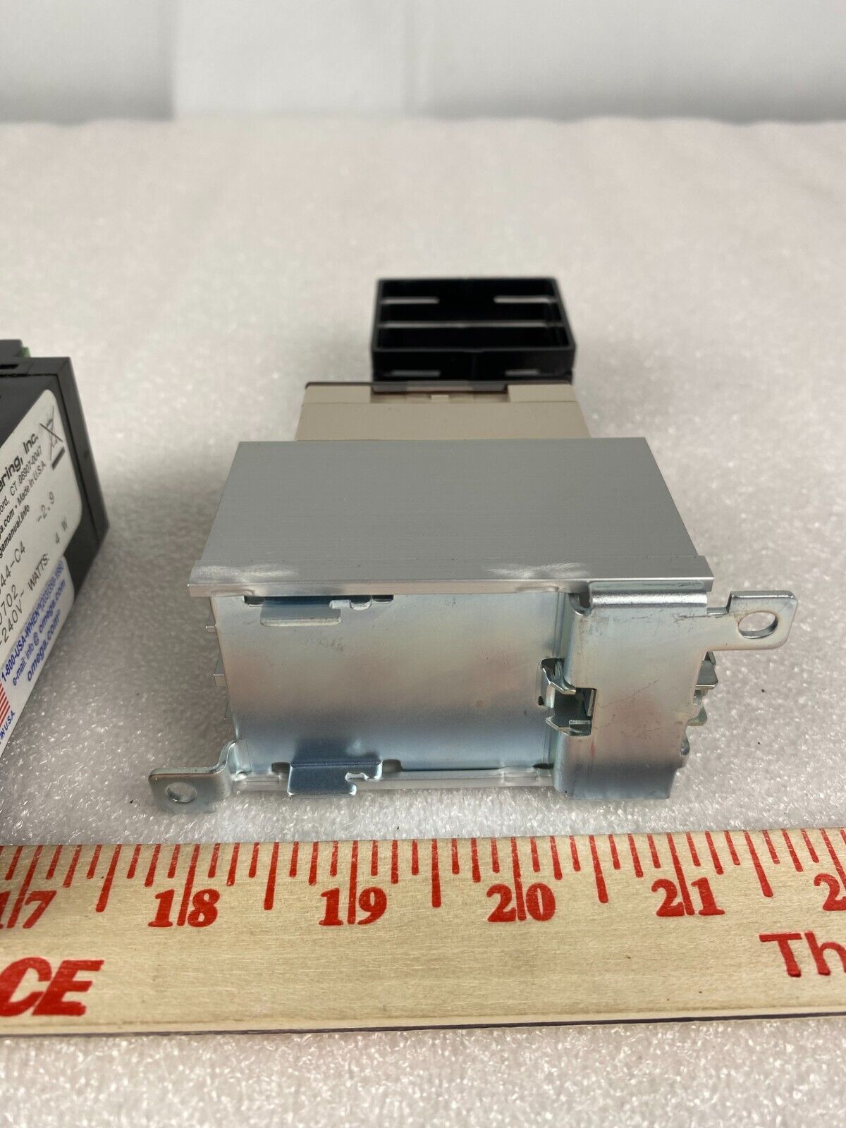 OMEGA ENGINEERING CN77344-C4 TEMPERATURE CONTROLLER W/ OMRON G3NA-210B 5-24VDC