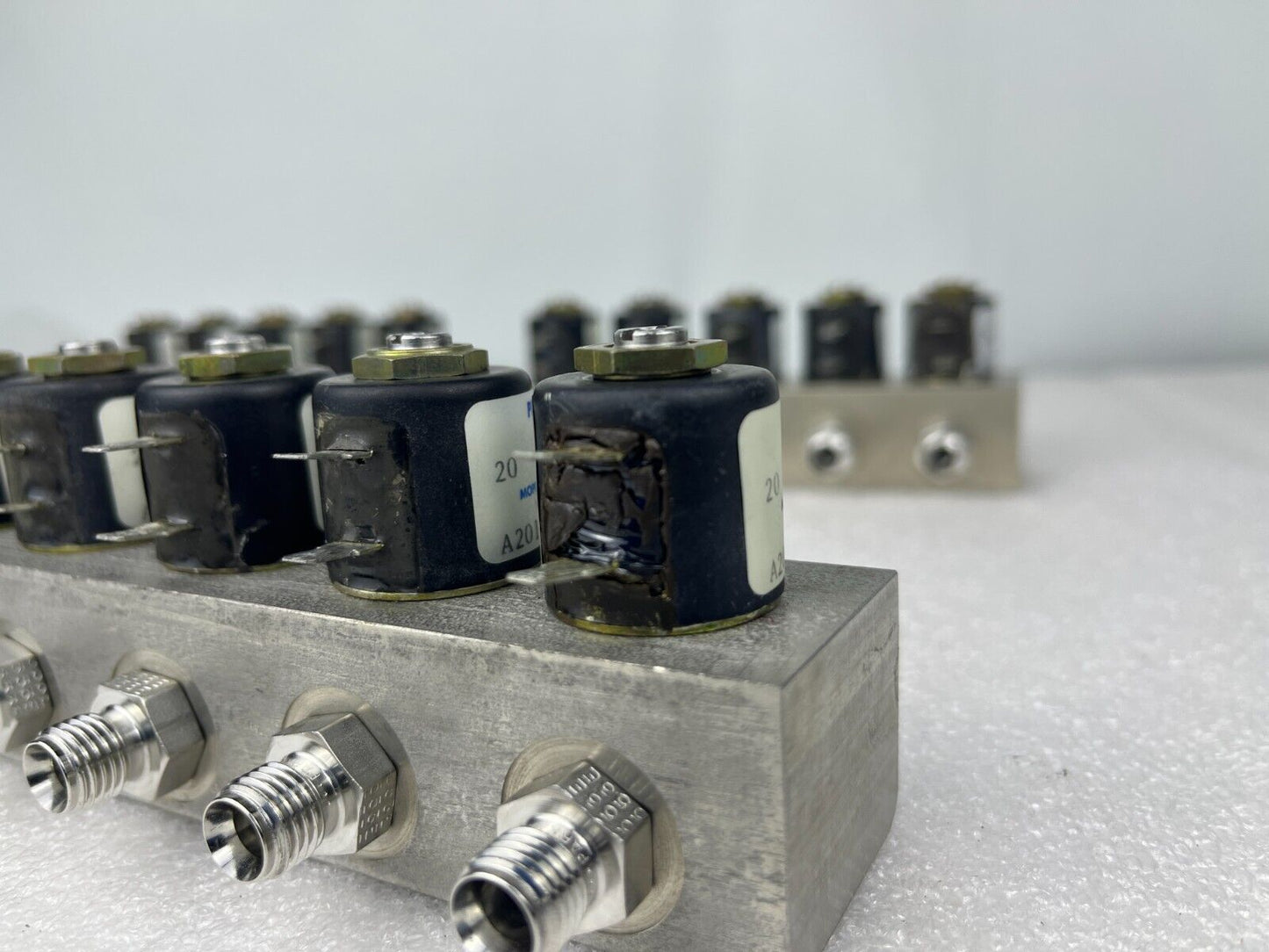 LOT OF 18 PRECISION DYNAMICS SOLENOID VALVES (3 x A2016-S72 & 15 x A2016-S66)