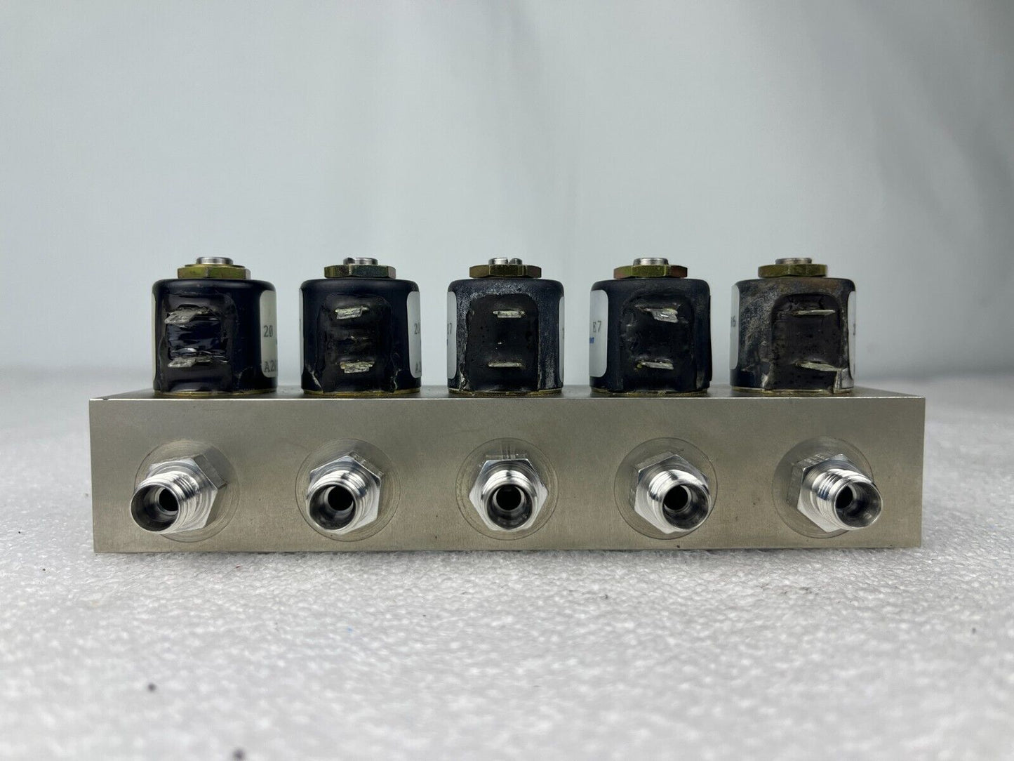 LOT OF 18 PRECISION DYNAMICS SOLENOID VALVES (3 x A2016-S72 & 15 x A2016-S66)