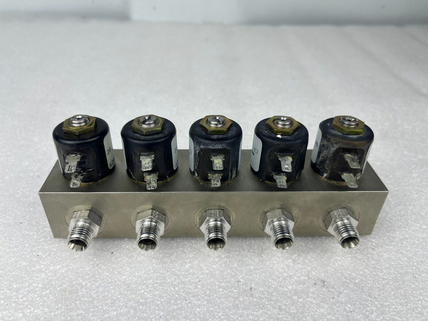 LOT OF 18 PRECISION DYNAMICS SOLENOID VALVES (3 x A2016-S72 & 15 x A2016-S66)