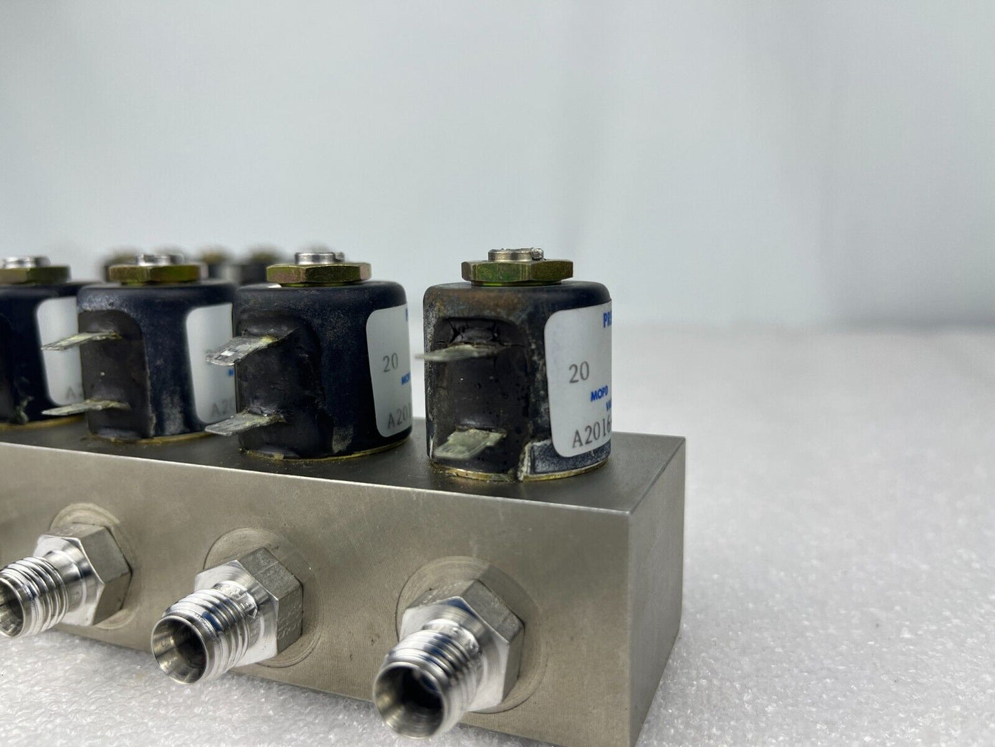 LOT OF 18 PRECISION DYNAMICS SOLENOID VALVES (3 x A2016-S72 & 15 x A2016-S66)
