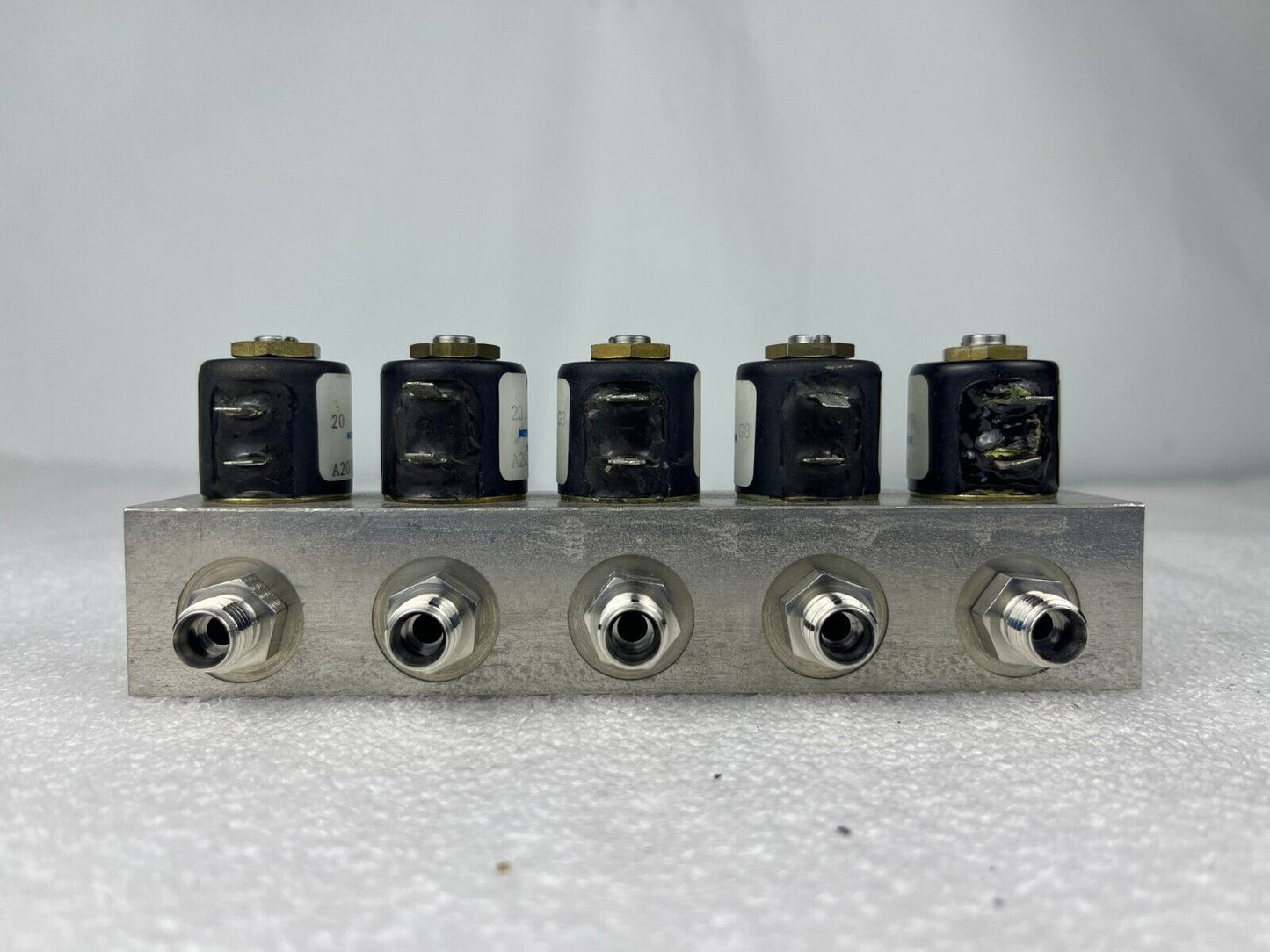 LOT OF 18 PRECISION DYNAMICS SOLENOID VALVES (3 x A2016-S72 & 15 x A2016-S66)