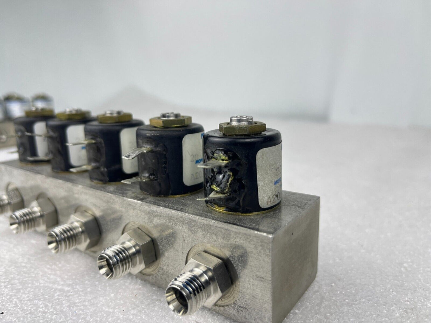 LOT OF 18 PRECISION DYNAMICS SOLENOID VALVES (3 x A2016-S72 & 15 x A2016-S66)