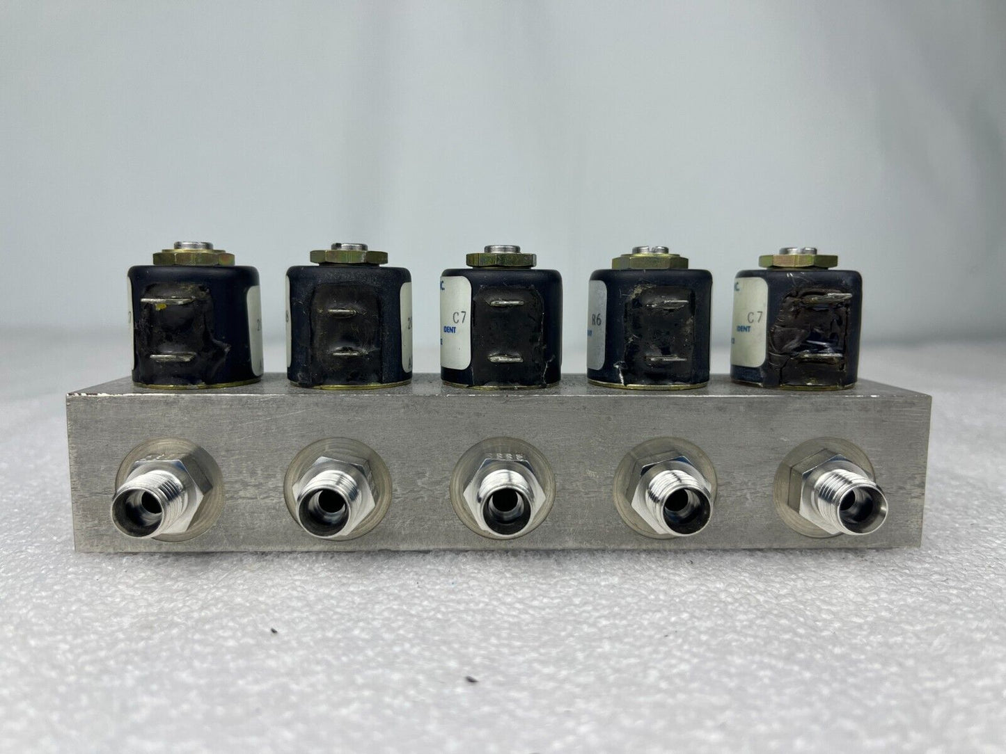 LOT OF 18 PRECISION DYNAMICS SOLENOID VALVES (3 x A2016-S72 & 15 x A2016-S66)