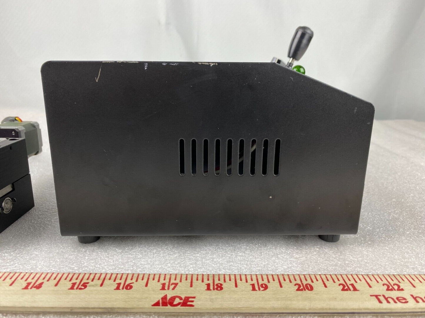 Quater Research Microstepping Controller & Motorized Micropositioner Stage – 3x3 Platform