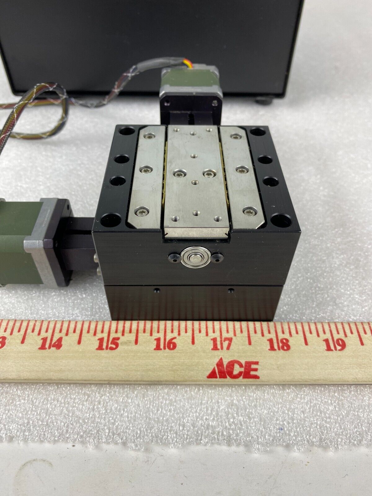 Quater Research Microstepping Controller & Motorized Micropositioner Stage – 3x3 Platform