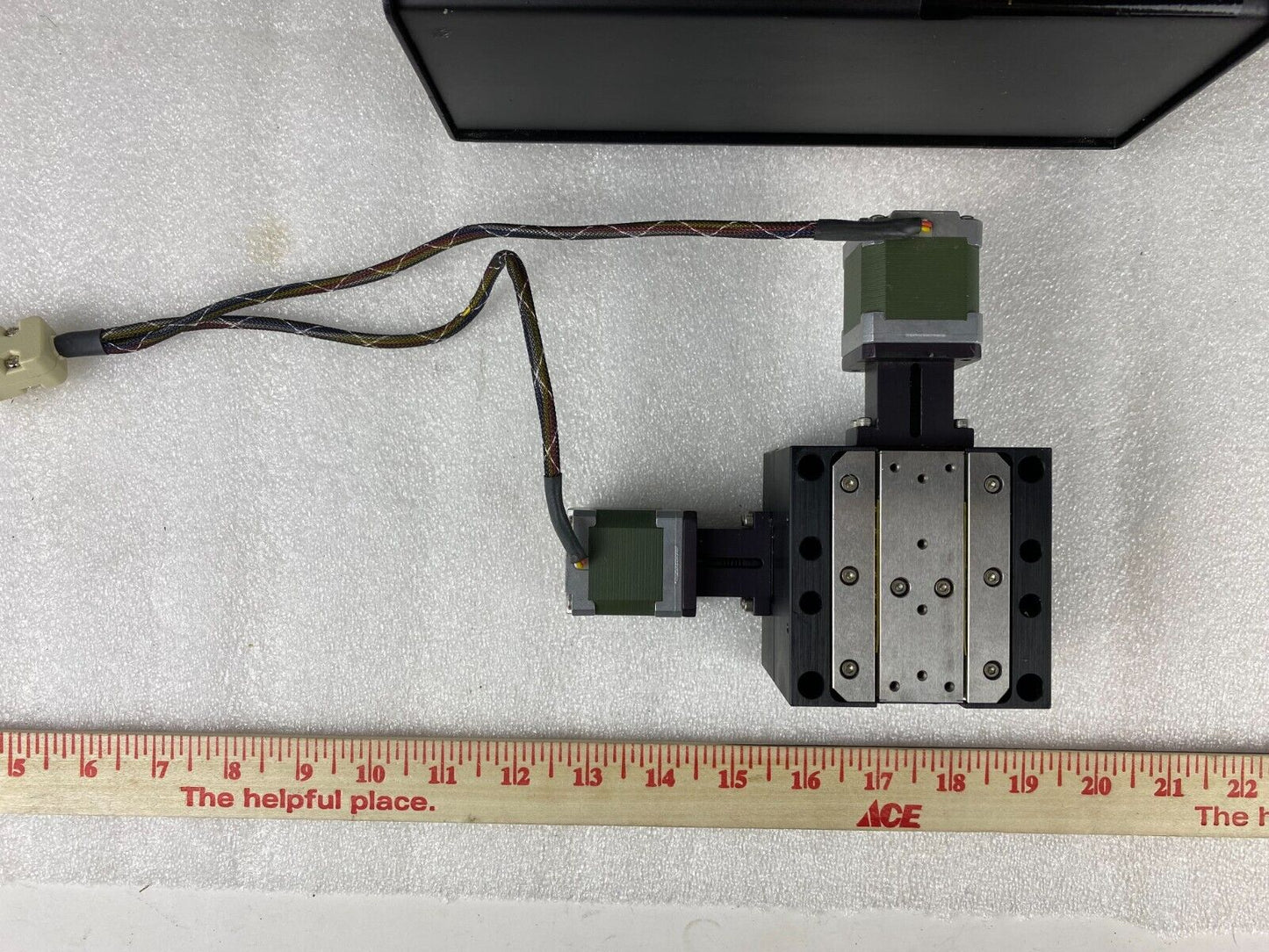 Quater Research Microstepping Controller & Motorized Micropositioner Stage – 3x3 Platform
