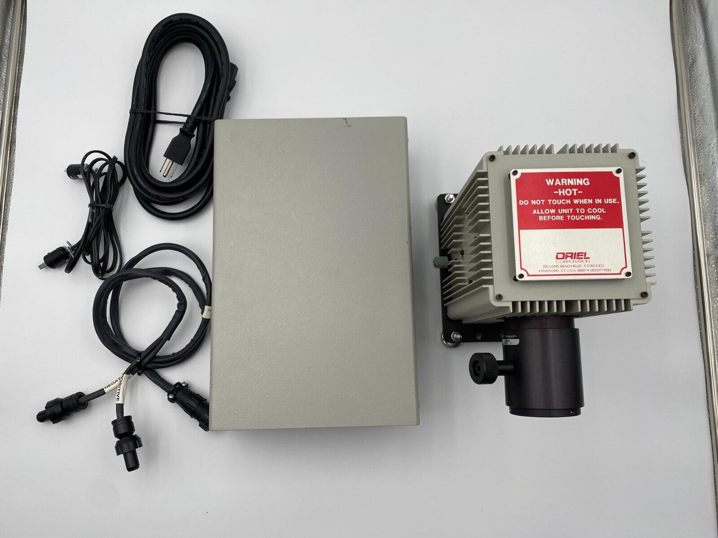 Newport Oriel Xe Flash Lamp Power Supply 68826 & Lamp 66017